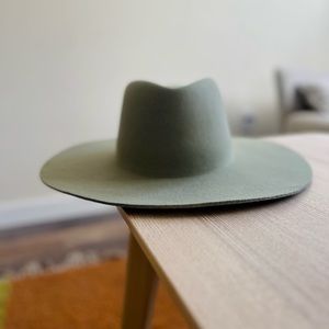 BRAND NEW Gigi Pip Green Triangle Crown Hat